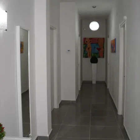 Luxury House Отель типа 